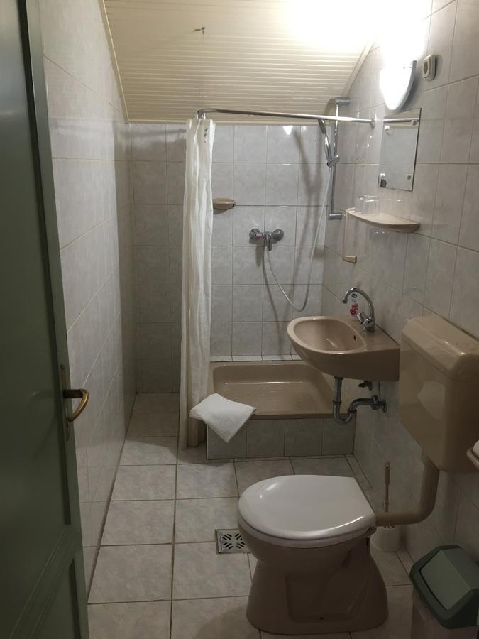 Muskatli Panzio Bed & Breakfast Győr Exterior foto