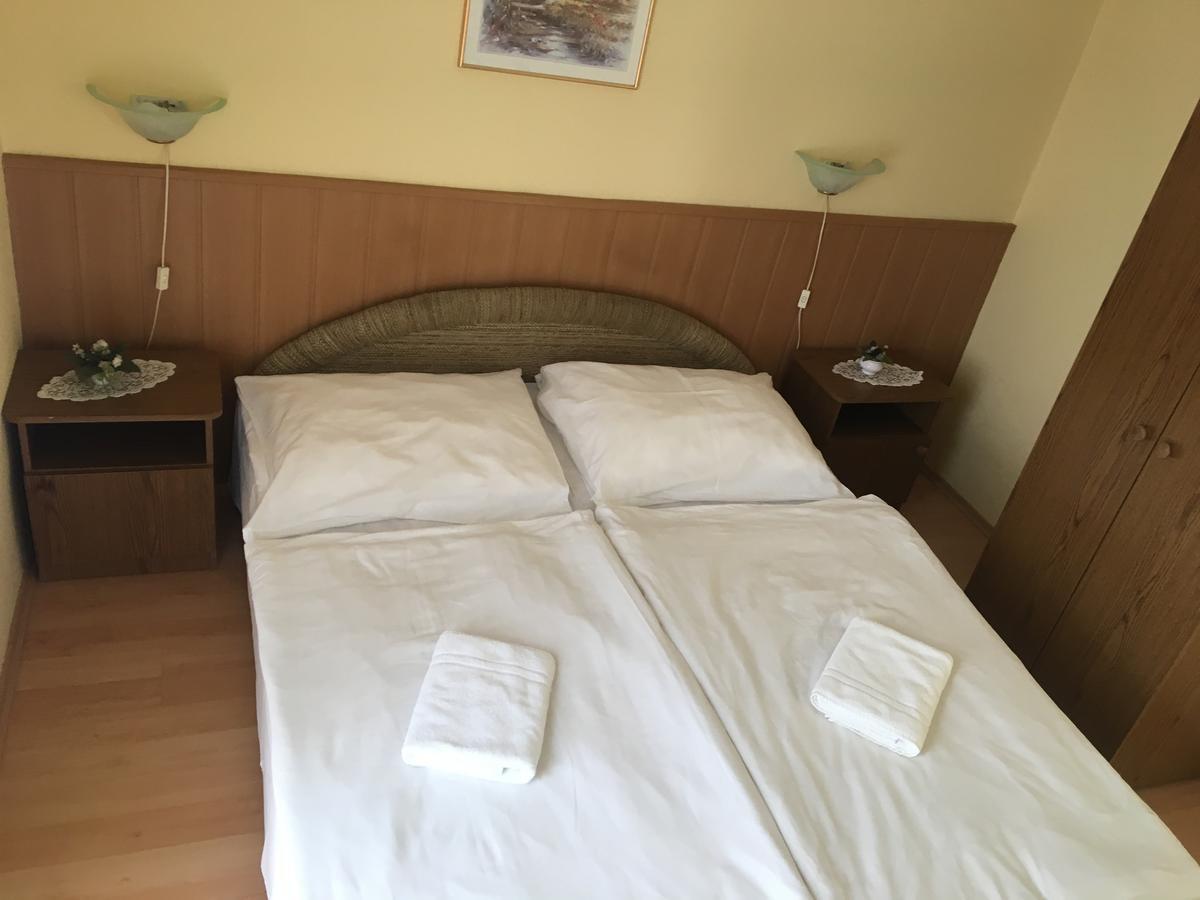 Muskatli Panzio Bed & Breakfast Győr Exterior foto