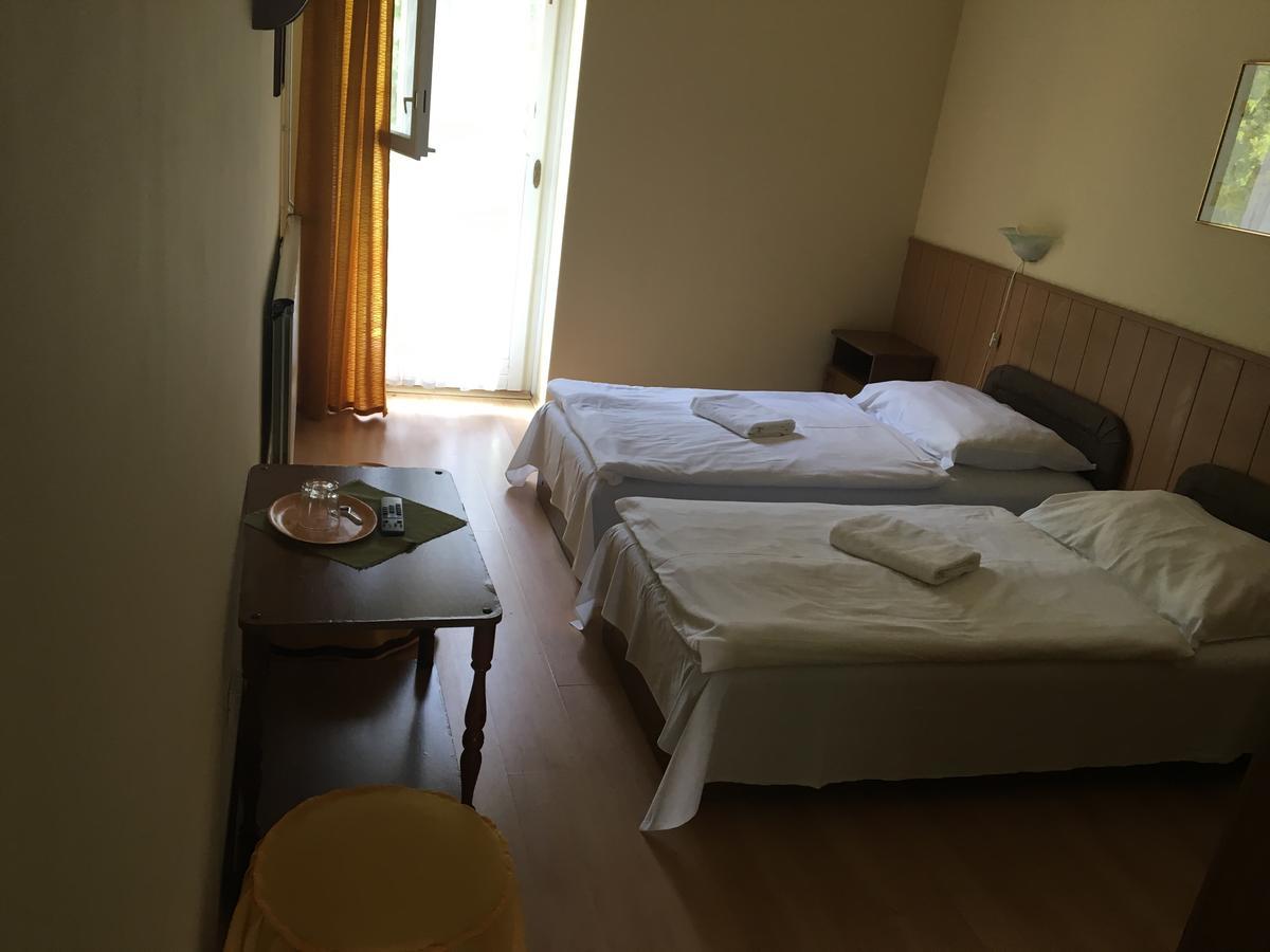 Muskatli Panzio Bed & Breakfast Győr Exterior foto